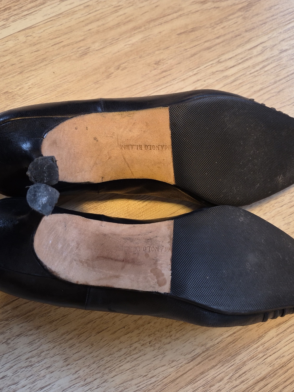 Manolo Blahnik Black Pointed Leather Pumps - Picture 6 of 11